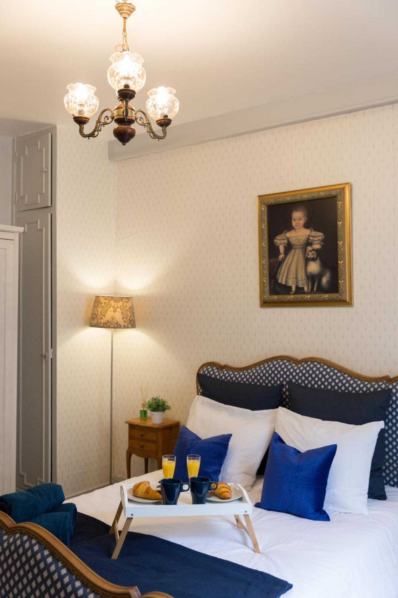 * Le Versaillais*2 Min A Pied Du Chateau Versailles Bagian luar foto